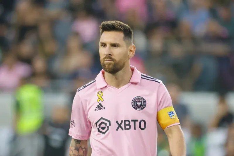 اللاعب ليونيل ميسي - المصدر: shutterstock مشروع ميسي الجديد.. سباق مع رونالدو خارج الملعب (فيديو)