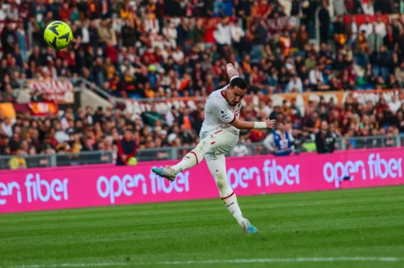 الهلال يرغب في ضم بن ناصر من ميلان