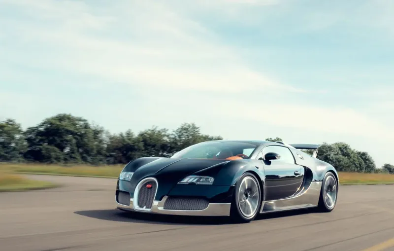 سيارة "Bugatti Veyron 16.4 Grand Sport" فريدة للبيع في مزاد