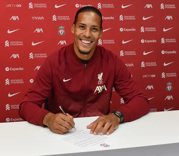 هل يستمر فان دايك مع ليفربول في الموسم الجديد؟.. اللاعب يكشف