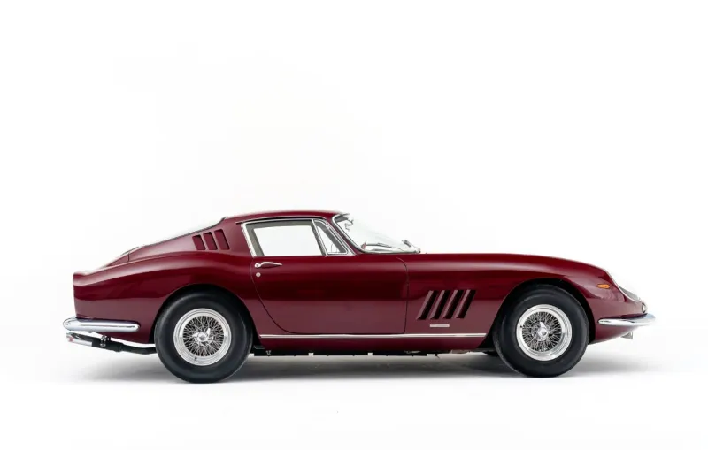 سيارة "Ferrari 275 GTB/6C" موديل 1966 للبيع بـ 3 ملايين يورو في مزاد