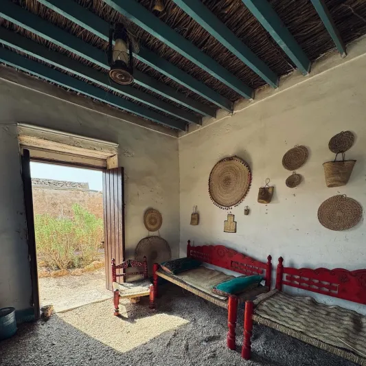 قرية سعودية مهجورة تجذب الزوار.. ماذا يوجد بها؟