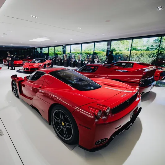 Sotheby's تعرض مجموعة نادرة من الأحذية الرياضية والسيارات الفاخرة بـ 60 مليون دولار