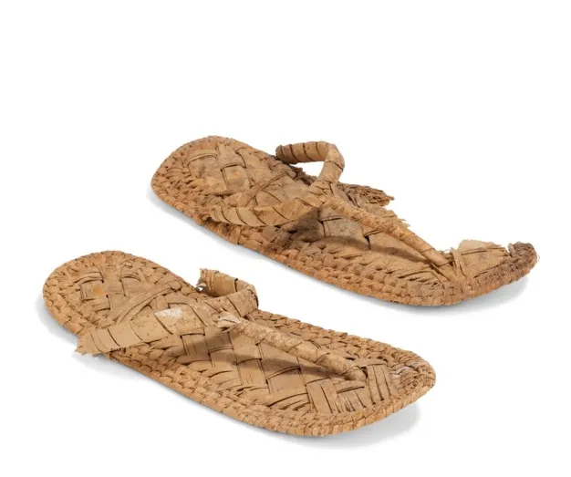 "صندل" مصري فرعوني للبيع في مزاد بسعر 8 آلاف جنيه إسترليني