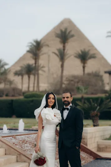 الشاعر المصري أمير طعيمة يعلن زواجه من الفنانة التونسية يسرا الجديدي