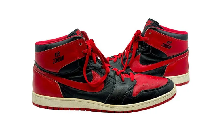 نموذج  نادر لحذاء مايكل جوردان الرياضي يُباع بمبلغ 325 ألف دولار