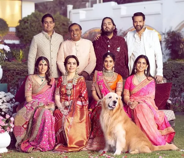 بالصور.. شاهد مجموعة سيارات عائلة أمباني الفاخرة