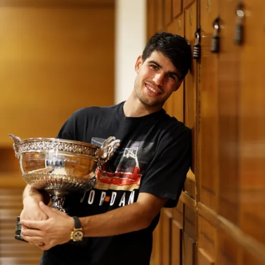 تحفة فنية على معصم البطل: ساعة كارلوس الكاراز تخطف الأضواء في رولان جاروس