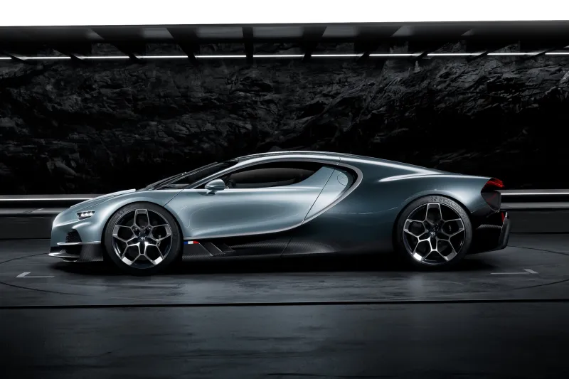 بسعر يتجاوز 4 ملايين دولار.. بوغاتي تكشف عن أول سيارة هجينة