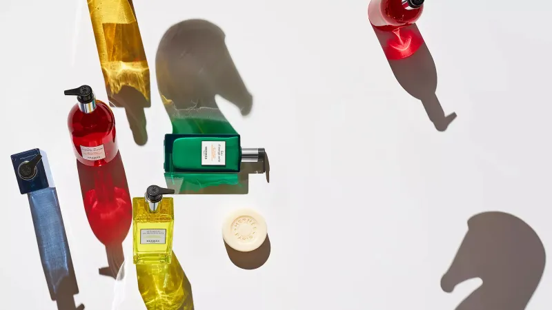 مجموعة Le Bain للعناية الشخصية من Hermes..  انتعش برائحة عطورك المفضلة