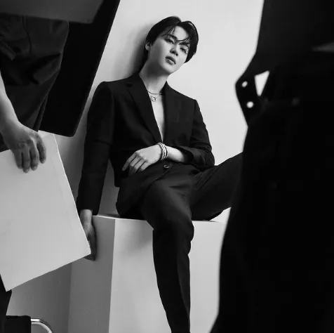 مستوحاة من البيتلز.. "جيمين" يتصدر التريند العالمي بأغنيه جديدة (فيديو)