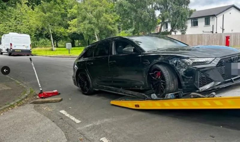  شاحنة تصدم سيارة اللاعب رياض محرز بإنجلترا (صور) 