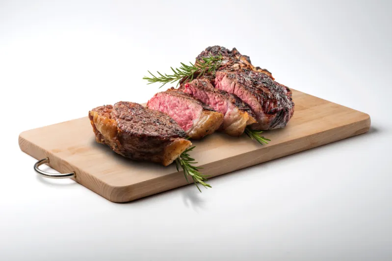 دراسة حديثة: اللحوم تساعد على إطالة العمر حتى 100 عام