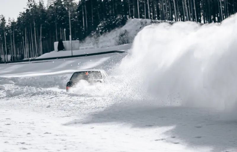الثلوج تكسو منطقة نيوم وتبوك.. كيف تفاعل المواطنون؟ «فيديو»