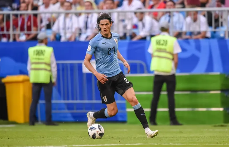 الأوروغوياني "كافاني" يعلن اعتزاله اللعب الدولي