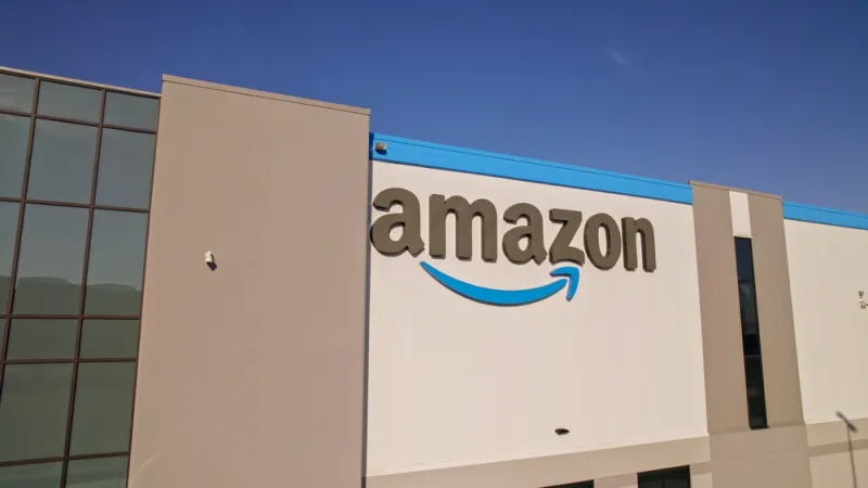 أمازون تُسجل إنجازًا تاريخيًا بتجاوز قيمتها السوقية تريليوني دولار
