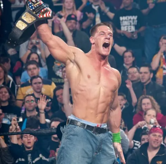 نهاية حقبة أسطورية: كواليس اعتزال جون سينا عالم WWE (فيديو)