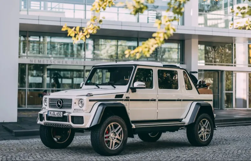 سيارة "Mercedes-Maybach G 650 Landaulet" للبيع في مزاد