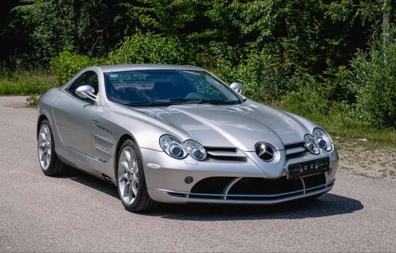 سيارة "Mercedes-Benz SLR McLaren" موديل 2004 للبيع في مزاد