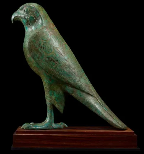 بيع تمثال صقر برونزي يعود للعصر البطلمي في مصر مقابل 630 ألف جنيه إسترليني