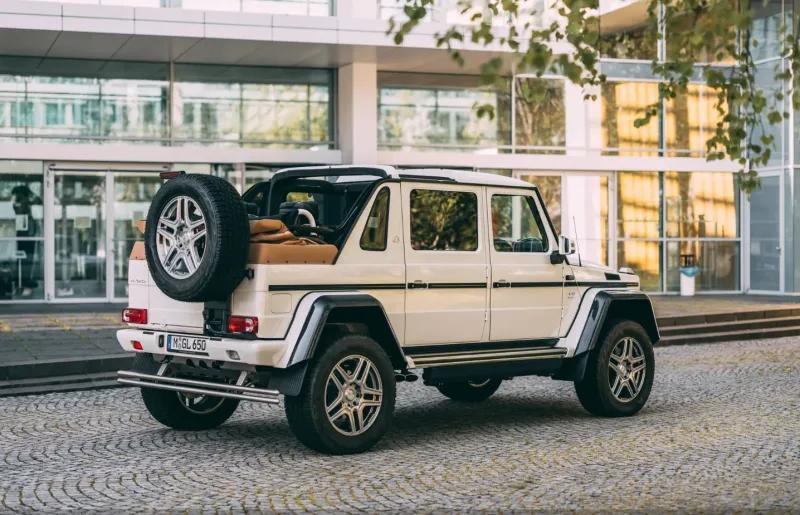 سيارة "Mercedes-Maybach G 650 Landaulet" للبيع في مزاد