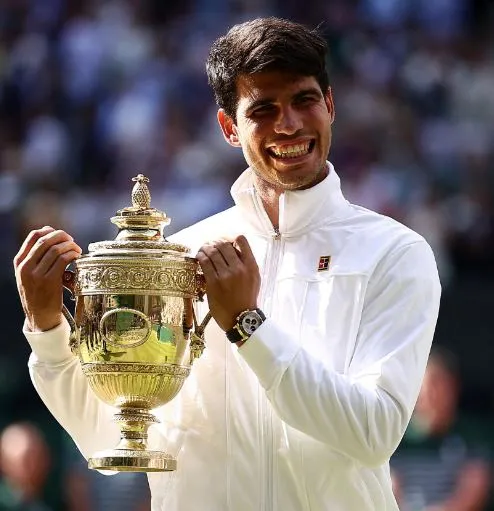 ألكاراز يحتفظ بلقب ويمبلدون للتنس بفوز مثير على ديوكوفيتش