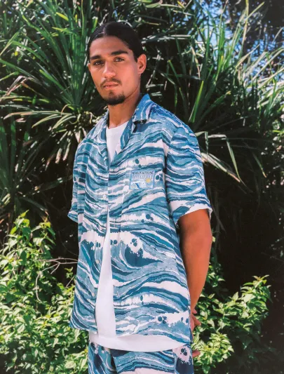 أخف وزنًا وأكثر إشراقًا… الصيف يتقاسم أناقته بين البحر والجبل