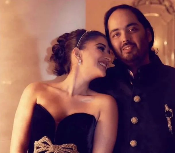  احتفالات زفاف أنانت أمباني وراديكا ميرشانت تجوب إيطاليا بحضور نجوم بوليوود  (فيديو) 