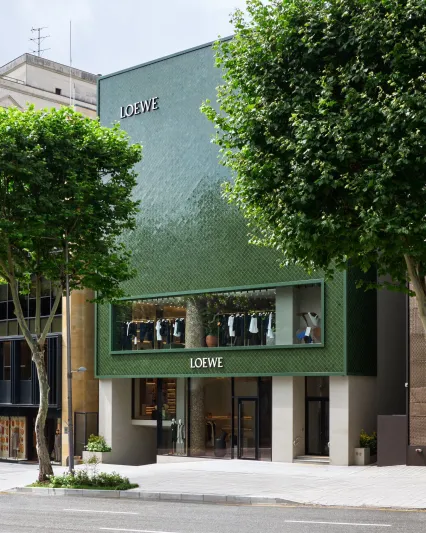 "Loewe" تستعيد لقب "العلامة الأكثر شعبيّة في العالم"