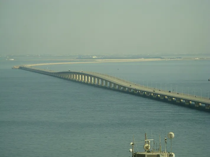 تعرف على إجراءات السفر الجديدة عبر جسر الملك فهد