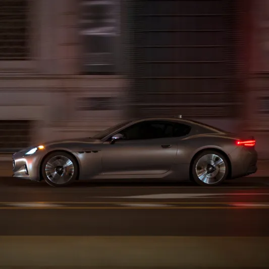 "مازيراتي" تطلق السيارة GranCabrio Folgore الكهربائية الأسرع في العالم