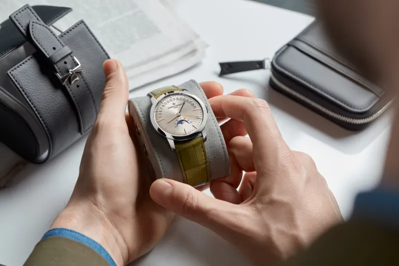 5 ساعات دائرية جديدة من أشهر العلامات الفاخرة تُجسد ذروة الأناقة والجمال