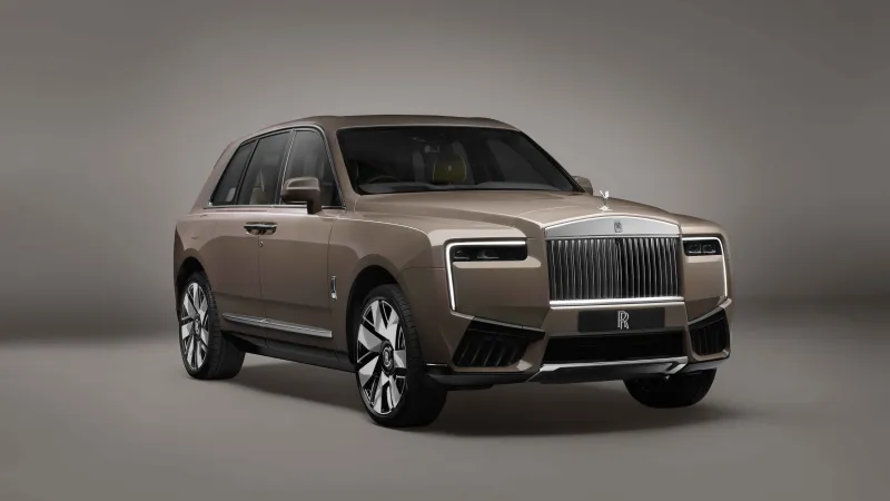 Rolls-Royce Cullinan جوهرة ببريق مضاعف