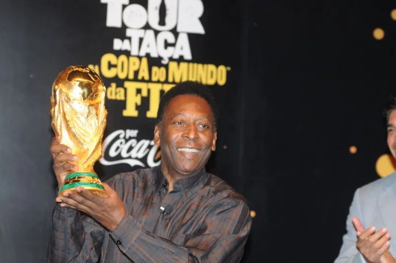 يوم "الملك بيليه".. البرازيل تصدر قانونًا جديدًا لأسطورة راقصي السامبا