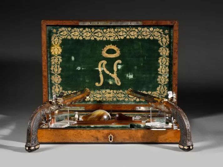 "نابليون" ينجو من مزاد بيع: فرنسا تحبط بيع مسدسيه وتُعلنّهما كنزًا وطنيًا