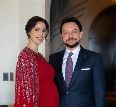 الأمير الحسين بن عبد الله يرزق بمولودته الأولى.. مشاعر الفرح تسيطر على العائلة (فيديو)