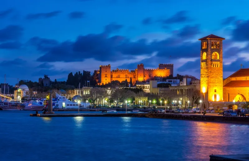 سكان جزيرة يونانية يعيشون فوق الـ 100 عام.. ما السر؟