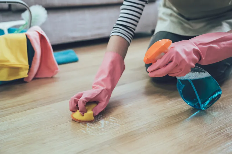 دراسة تفجر مفاجأة: الرجال يشعرون بالسعادة عند أداء الأعمال المنزلية