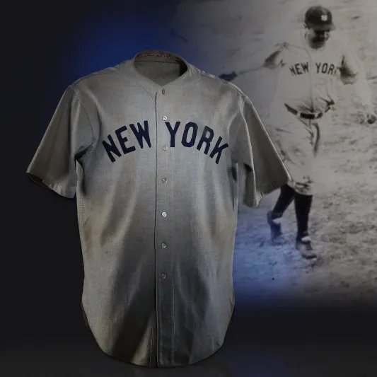 بيع قميص أسطورة البيسبول "بيبي روث" بـ 24.1 مليون دولار في مزاد!