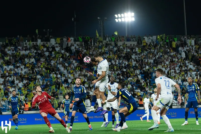 شاهد.. الهلال يتوج بكأس السوبر السعودية برباعية في النصر
