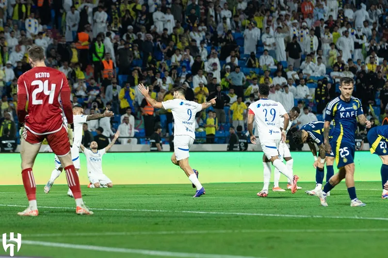 شاهد.. الهلال يتوج بكأس السوبر السعودية برباعية في النصر