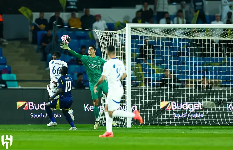 شاهد.. الهلال يتوج بكأس السوبر السعودية برباعية في النصر