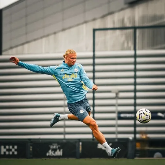 "هالاند" يشتري سريراً علاجياً بـقيمة 18 ألف يورو.. فما أهميته؟