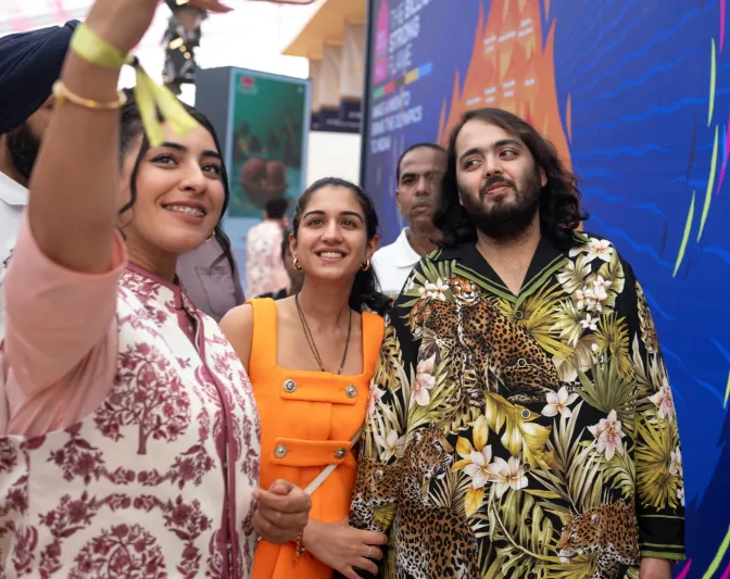 هدية ثمينة تنفي إنفصال "أنانت أمباني" و"راديكا ميرشانت"!