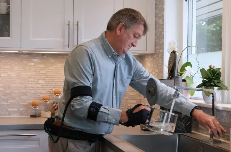 قفاز "كاربونهاند".. خطوة جديدة تجاه تحسين جودة حياة المرضى