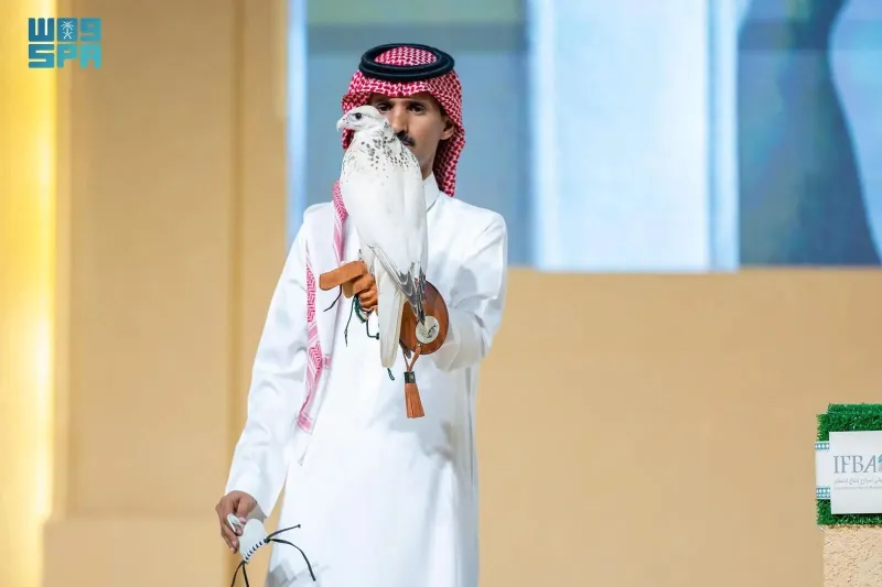 بيع أغلى صقر في المزاد الدولي لمزارع إنتاج الصقور بـ 400 ألف ريال