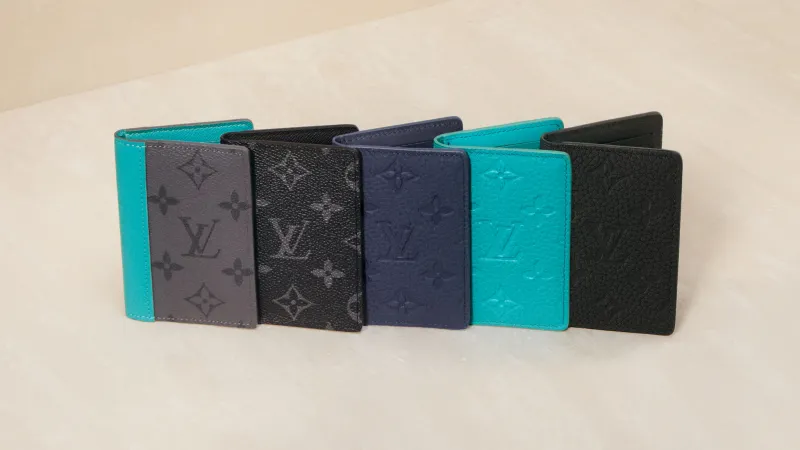 بأجمل الألوان وأروع التصاميم.. حافظات كروت فاخرة ومرحة 