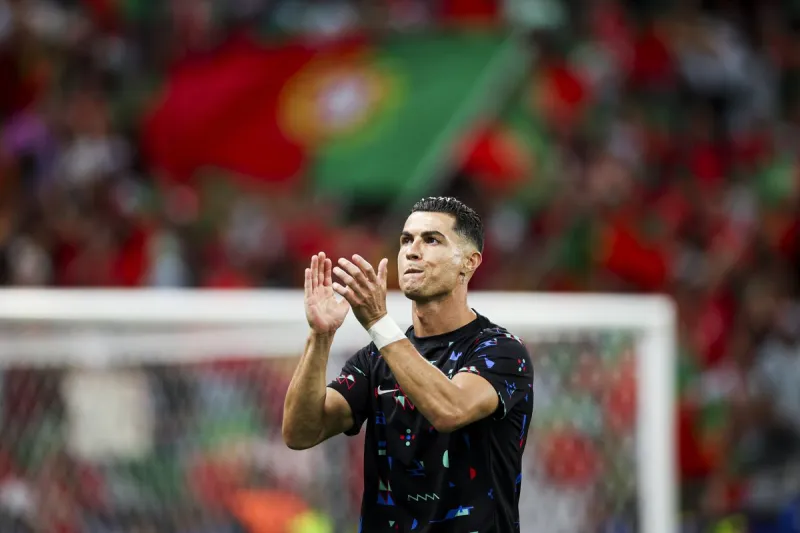 رد فعل غريب لـ"سبيد" بعد خسارته "معركة يوتيوب" أمام أرباح رونالدو الضخمة (فيديو)