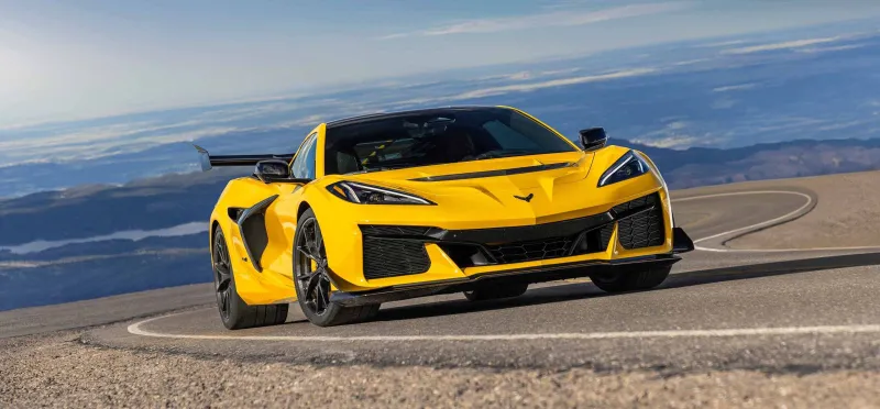 Chevrolet Corvette ZR1: تحدٍ جديد لعمالقة السيارات الرياضية