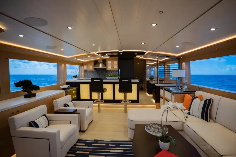 حوّل يختك إلى جنتك الخاصة: أفضل مصممي الديكور الداخلي لليخوت